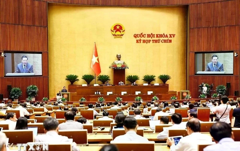 5月24日，听取关于《服刑人员移交法》草案、《引渡法》草案的呈文和审查报告。（图片来源：越通社）