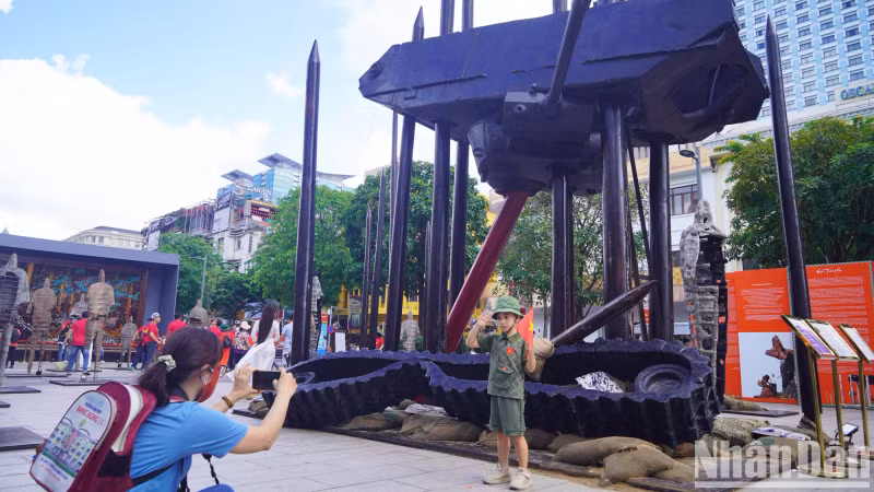 祖国未来栋梁的可爱身影令人动容。