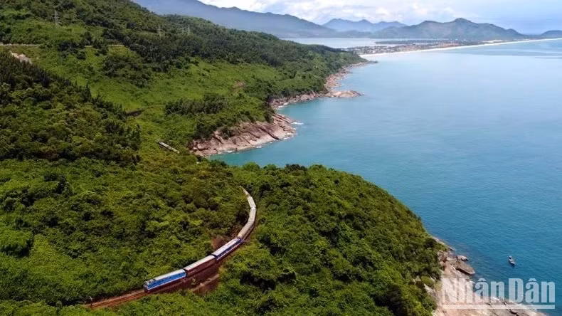 列车不仅是一种交通工具，正逐渐成为一种独特的旅游产品。