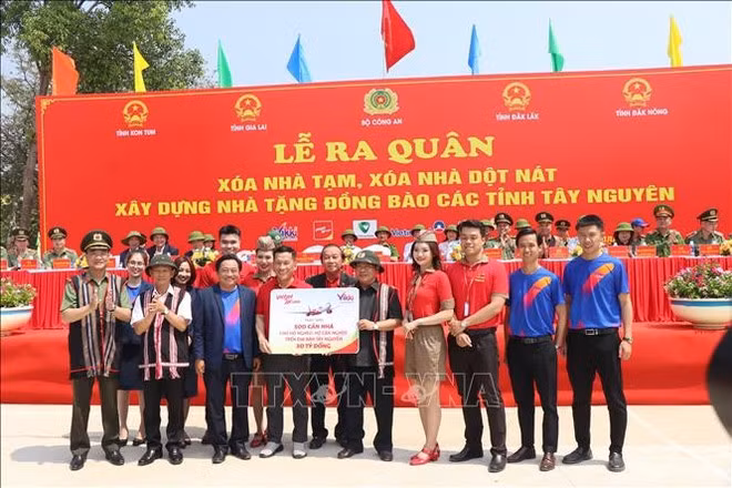 近期从中央到地方各级政府均展现出高度决心，全力推进2025年完成危旧房清零目标。（图片来源：越通社）