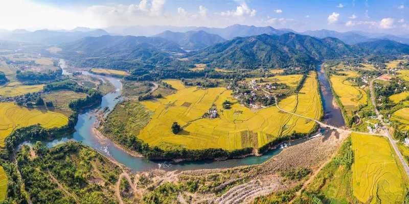 奇妙的自然风光与独特的文化使平辽县越来越吸引国内外游客。