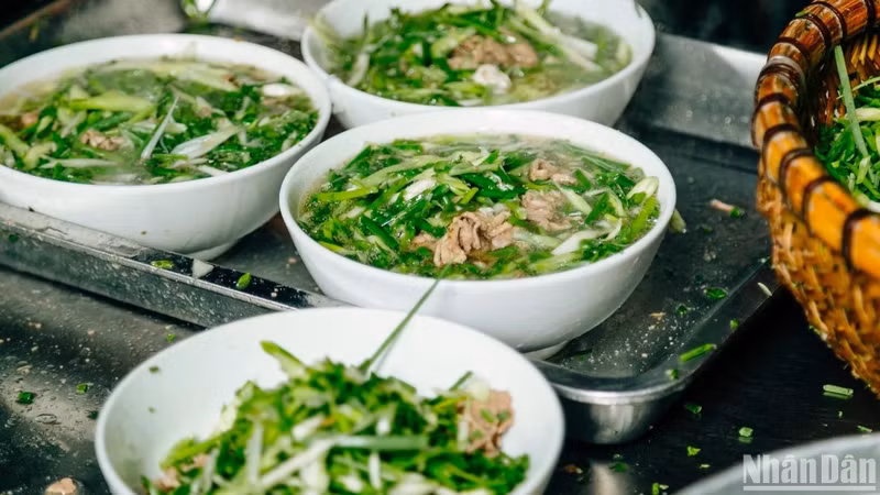 爆炒牛肉河粉打造了铸炉街13号辰粉品牌。（河南 摄）