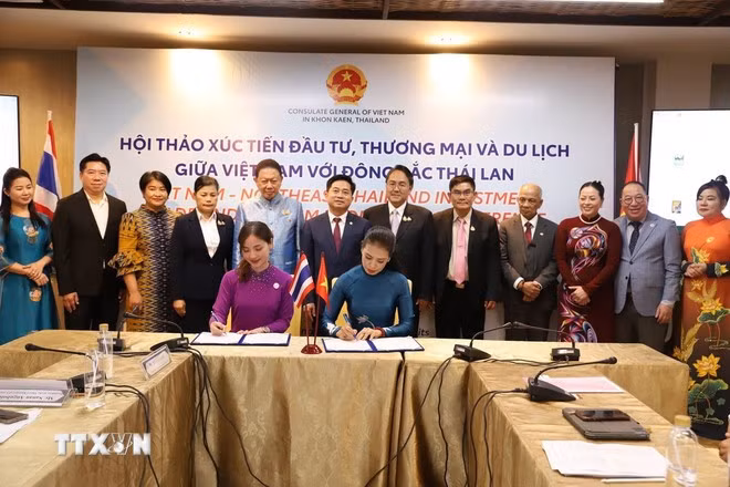越南企业代表团与泰国企业签署了多项合作备忘录。(图片来源:越通社) 越南企业代表团与泰国企业签署了多项合作备忘录。(图片来源:越通社)