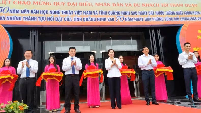 广宁省矿区解放日70周年图片展正式开幕。