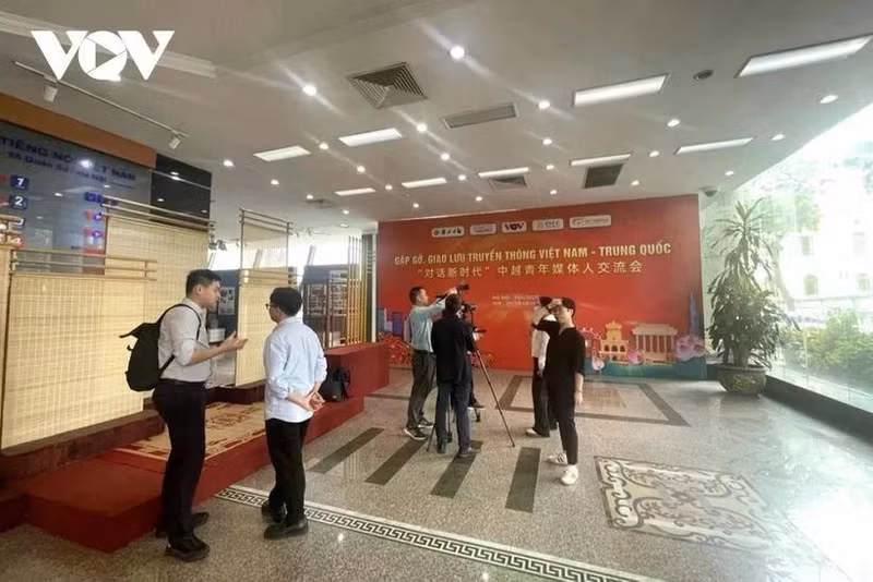 ”对话新时代“越中媒体人交流会在河内举行。（图片来源：越南之声）