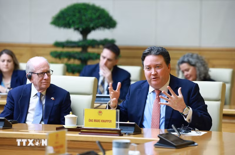 美国驻越南大使马克·纳珀（Marc Knapper）在会见中发表讲话。