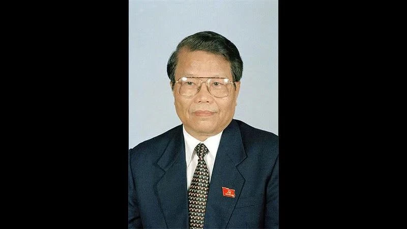 越南原国家主席陈德良同志逝世。