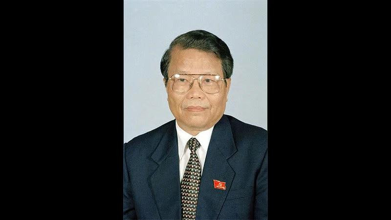 越南原国家主席陈德良同志逝世。