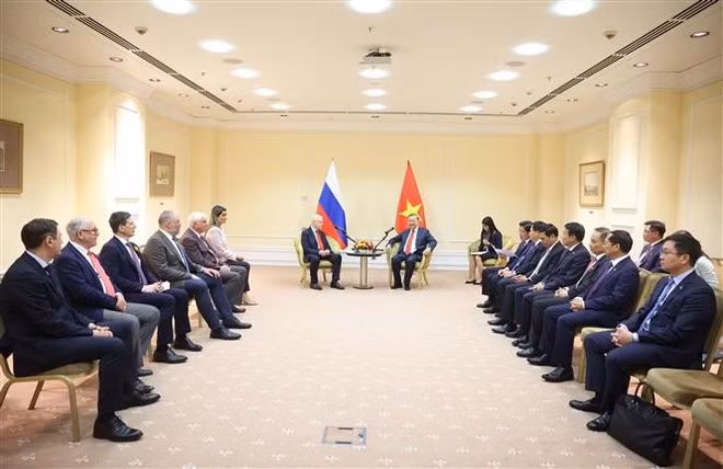 苏林总书记会见俄“公正俄罗斯-爱国者-为了真理”党主席米罗诺夫。（图片来源：越通社）