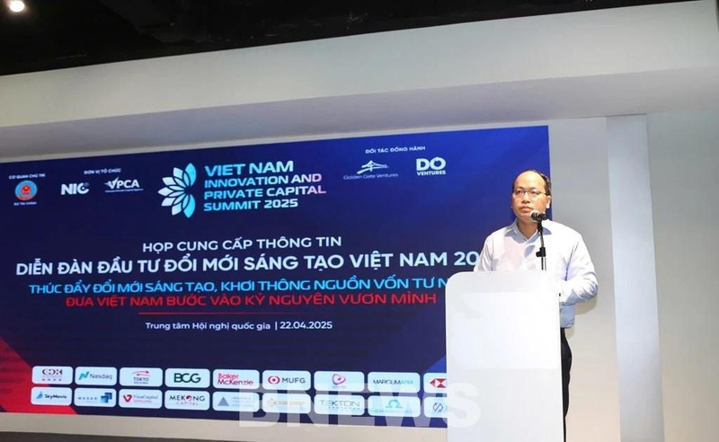 国家创新中心主任武国辉在论坛发布会上发言。（图片来源：越通社）