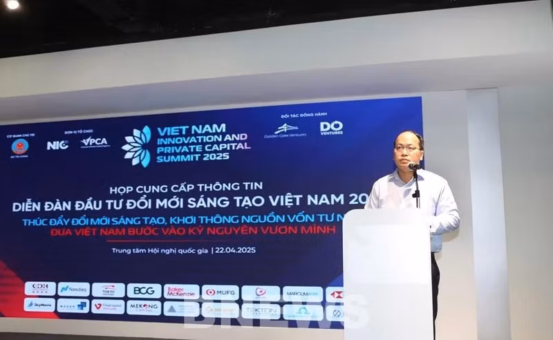 国家创新中心主任武国辉在论坛发布会上发言。（图片来源：越通社）