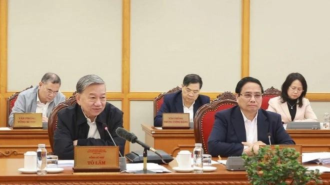 越共中央总书记苏林主持会议。