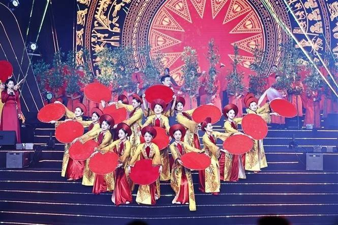 纪念活动上的一个文艺演出节目。（图片来源：越通社）