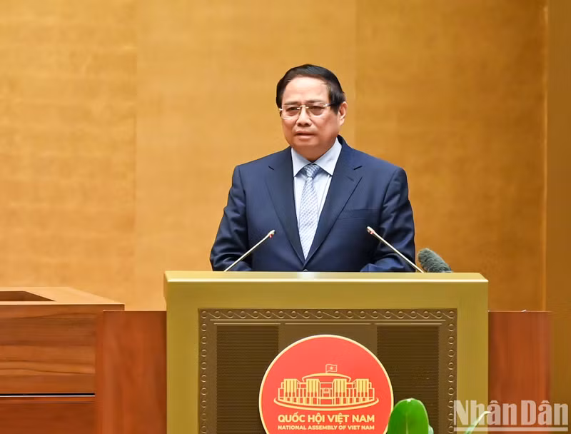 范明正总理在会上作专题报告。（本报记者 维灵 摄）
