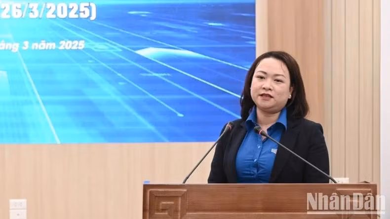 中央直属机关团委书记陈氏玉琼同志。（裴江 摄）