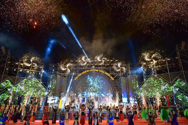 开幕式上的精彩文艺表演。