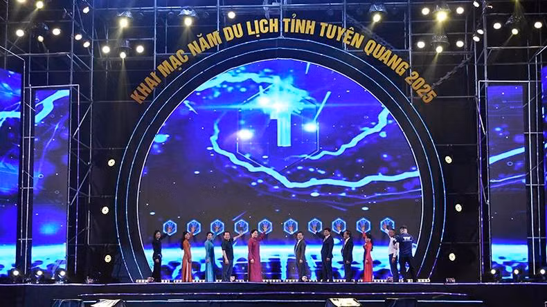 领导嘉宾共同为Flamingo Heritage Onsen&Resort新潮综合体揭幕，正式宣布项目投入运营。