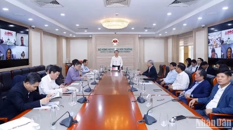 农业与环境部部长杜德维主持召开会议。