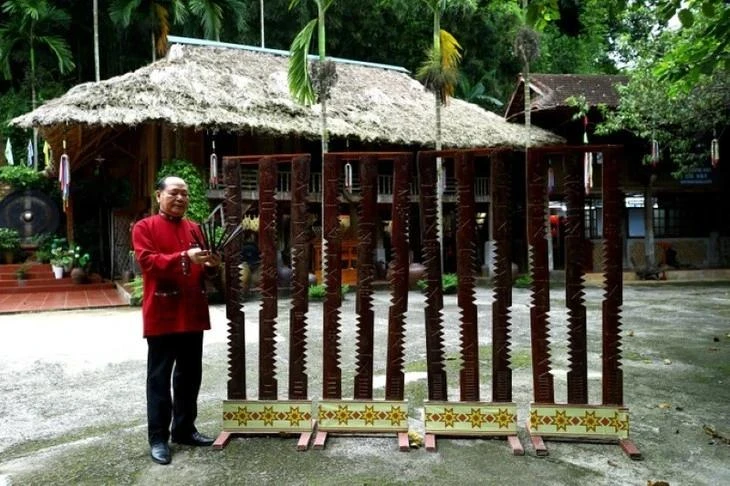 “堆历”是一套12张竹卡，上面刻有象征日期、月份和自然现象的符号。（图片来源：越南之声）