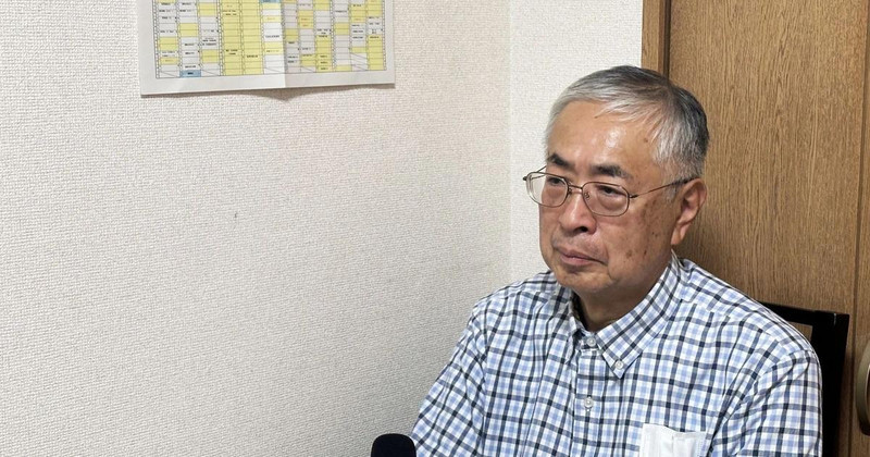 日本东京外国语大学的栗原弘英教授接受越通社驻东京记者的采访。（图片来源：越通社）
