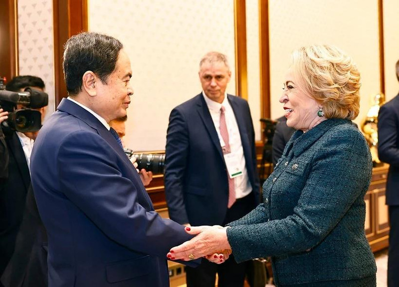 越南国会主席陈青敏与俄罗斯联邦委员会主席瓦莲金娜·马特维延科。（图片来源：越通社）