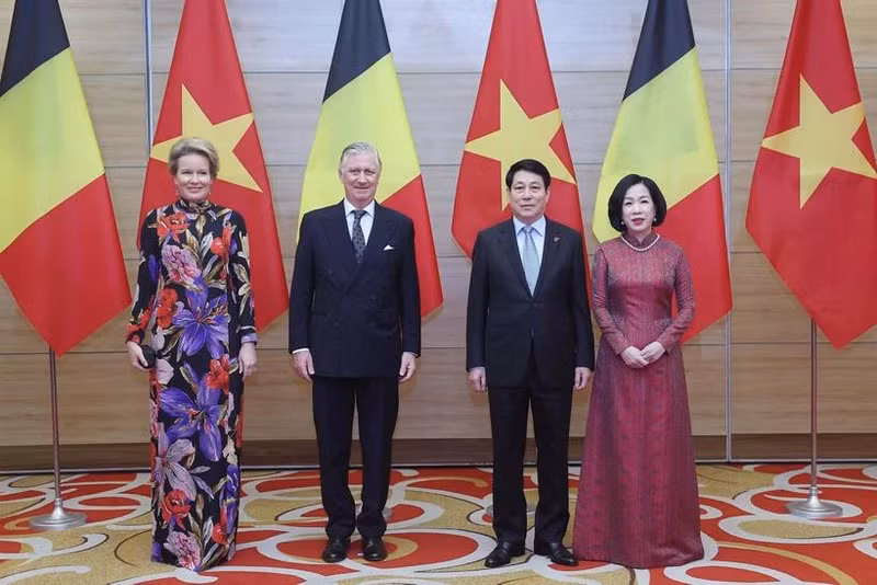 越南国家主席梁强及夫人与比利时国王菲利普及夫人出席招待会。（图片来源：越通社）