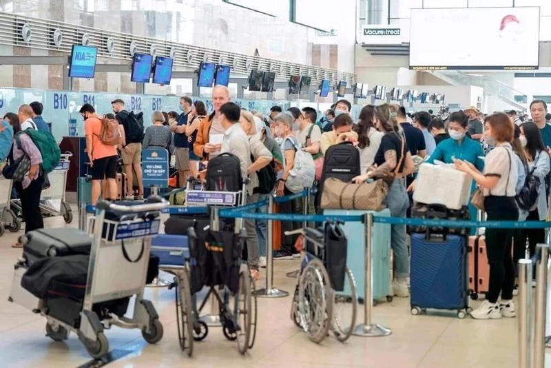 越南各家航空公司新增与加密多条国内外航线，以服务4月30日和5月1日的假期。（图片来源：越通社）