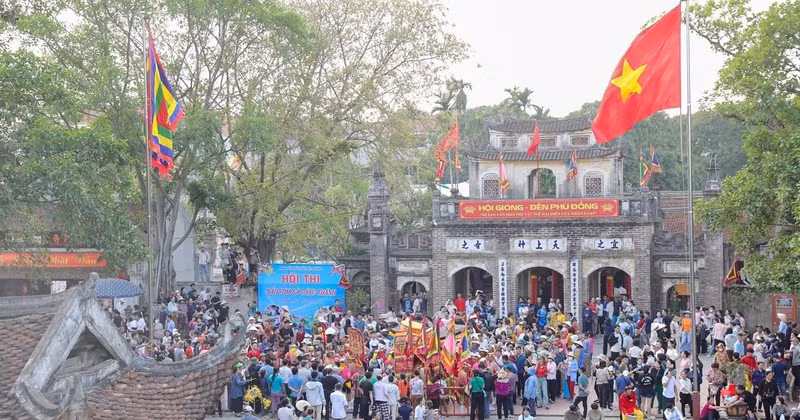 荣圣庙会，又称扶董天王庙会是北部平原地区最大的节日之一。