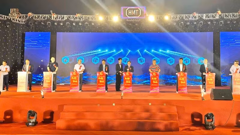 海防HMT新材料技术工厂正式投产运行。