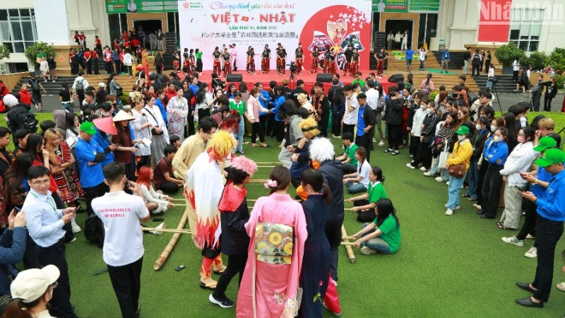 东亚大学第十届越南-日本文化交流活动吸引了众多学生积极参与。（图片来源：樱桃摄）