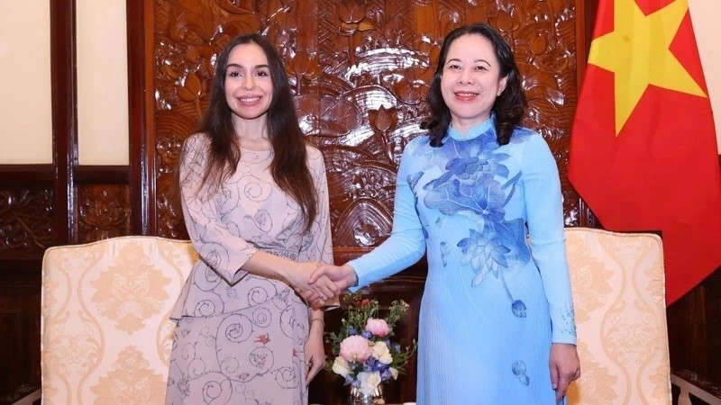 国家副主席武氏映春会见盖达尔·阿利耶夫基金会副主席莱拉·阿利耶娃。