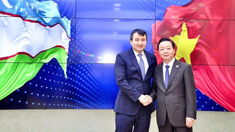 越南政府副总理陈红河会见乌兹别克斯坦副总理扎姆希德·霍贾耶夫。