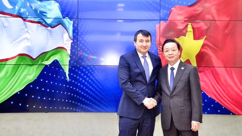 越南政府副总理陈红河会见乌兹别克斯坦副总理扎姆希德·霍贾耶夫。