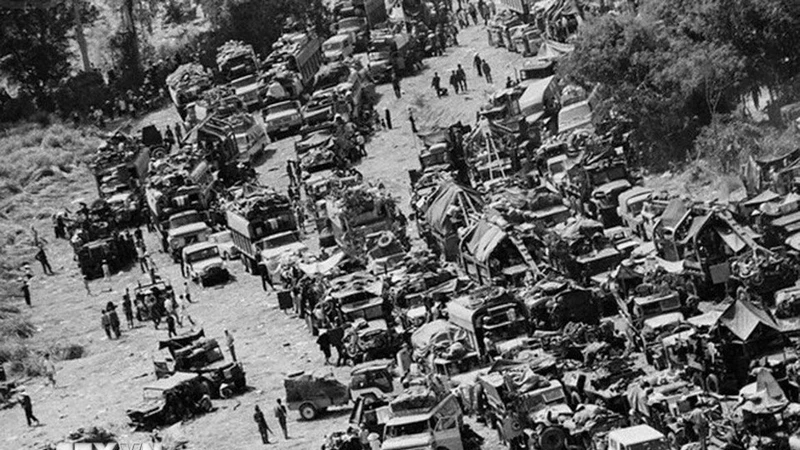 西原战役中，在7号公路—绰略战场（1975年3月16日至3月24日）追击敌军，取得绰略战役胜利的第320师。（图片来源：越通社）