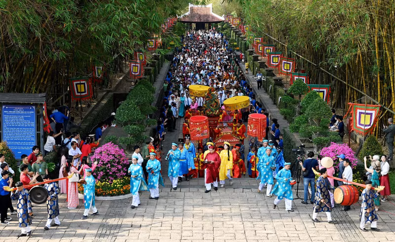 2025年4月7日（即农历三月初十），胡志明市市委、市人民议会、市人民委员会和越南祖国阵线胡志明市委员会在胡志明市民族文化历史公园雄王纪念堂隆重举行雄王祭祖仪式。