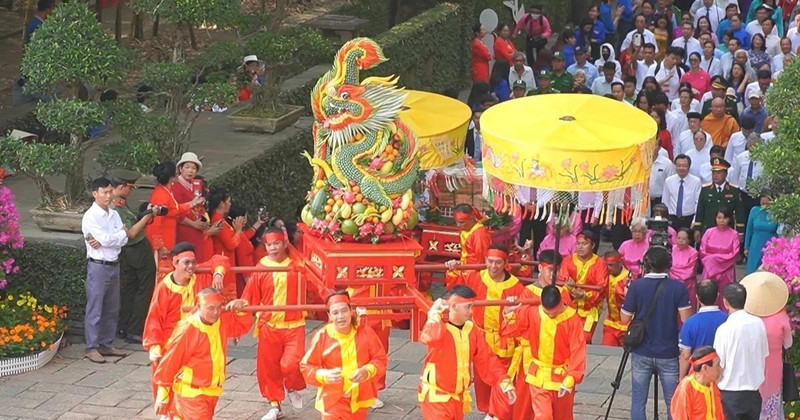 2025年4月7日（即农历三月初十），胡志明市市委、市人民议会、市人民委员会和越南祖国阵线胡志明市委员会在胡志明市民族文化历史公园雄王纪念堂隆重举行雄王祭祖仪式。