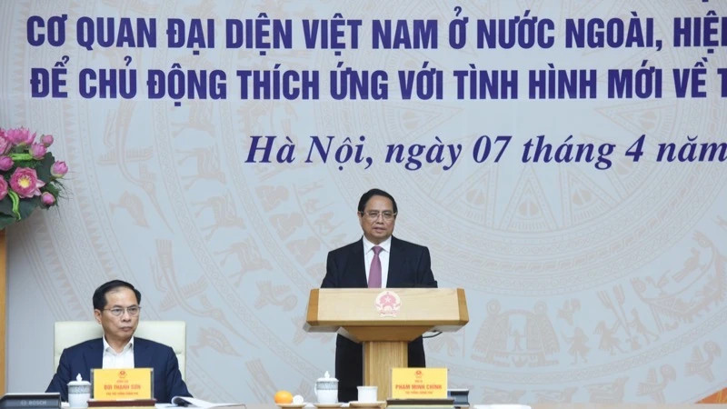 越南政府总理范明正发表讲话。