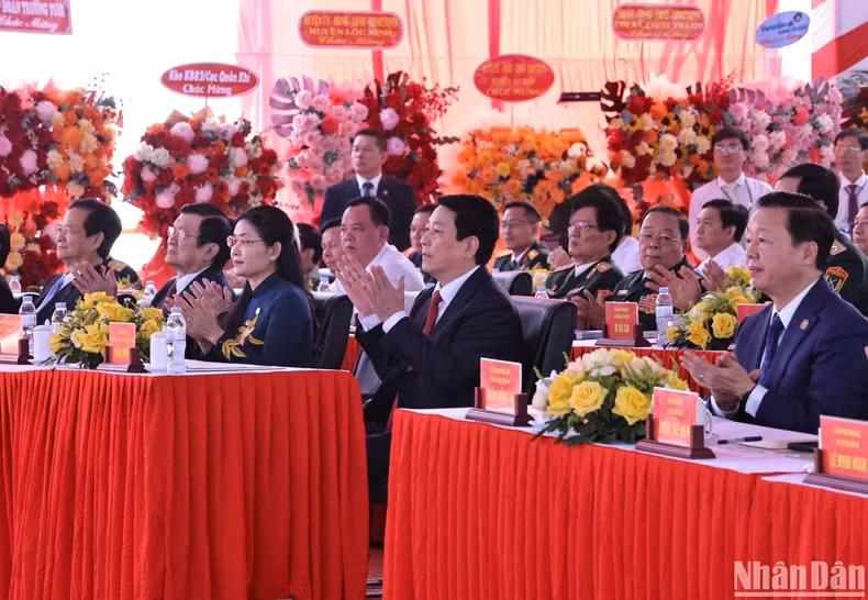 国家主席梁强与党和国家领导人共同出席纪念庆典。