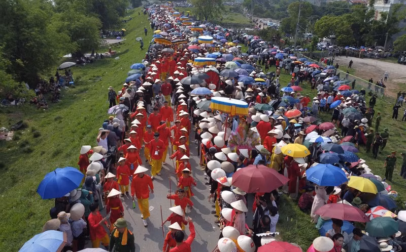 荣圣庙框架内，重演荣圣军队大获全胜场景。