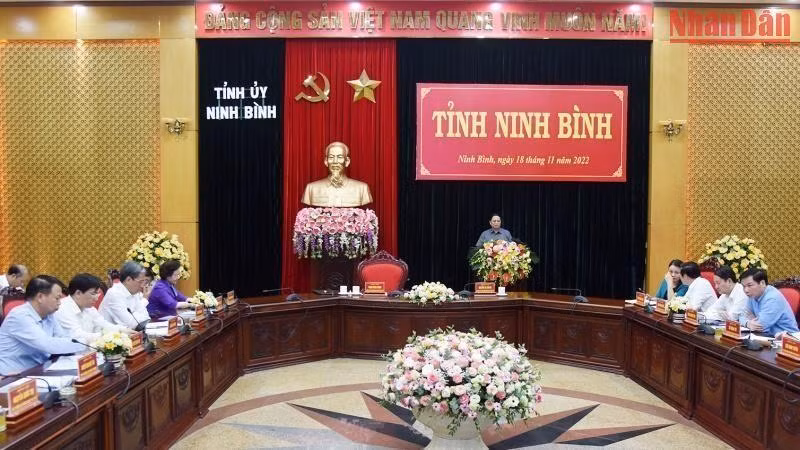 范明正总理同宁平省委常务委员会就该省2022年工作任务落实情况和2023年及后续年度工作任务方向召开会议。 范明正总理同宁平省委常务委员会就该省2022年工作任务落实情况和2023年及后续年度工作任务方向召开会议。