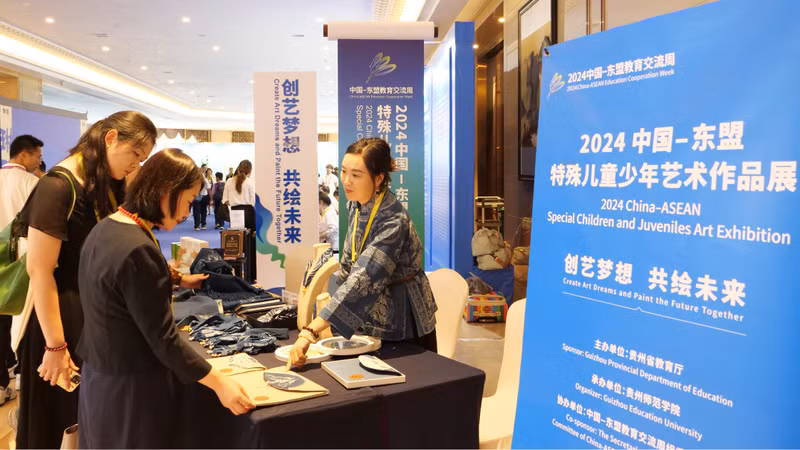 2024年中国-东盟特殊儿童少年艺术作品推介展位。
