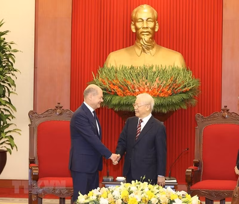 应越南政府总理范明正的邀请，德意志联邦共和国总理奥拉夫·朔尔茨于11月13日至14日对越南进行正式访问。