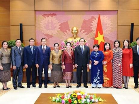 双方代表合影。