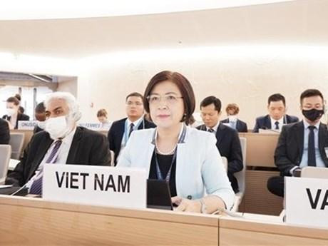 黎氏雪梅大使出席联合国人权理事会第51届会议。