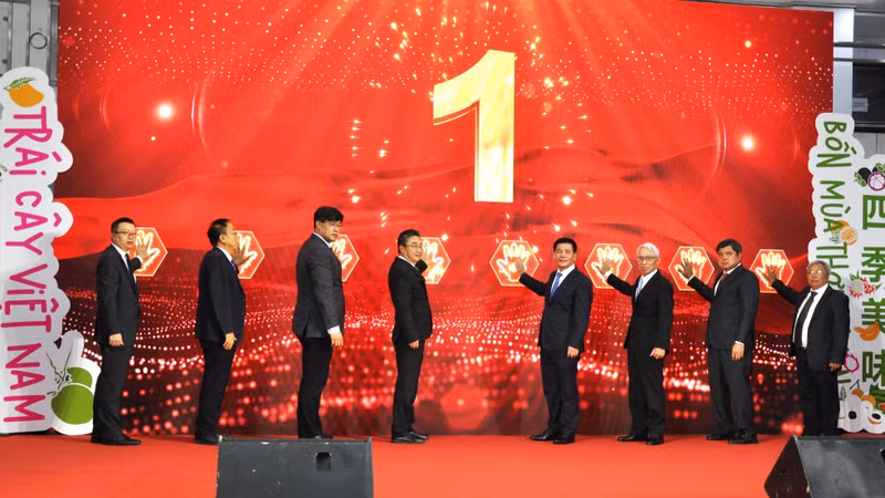 题为“越南水果-四季美味”的越南水果节开幕。