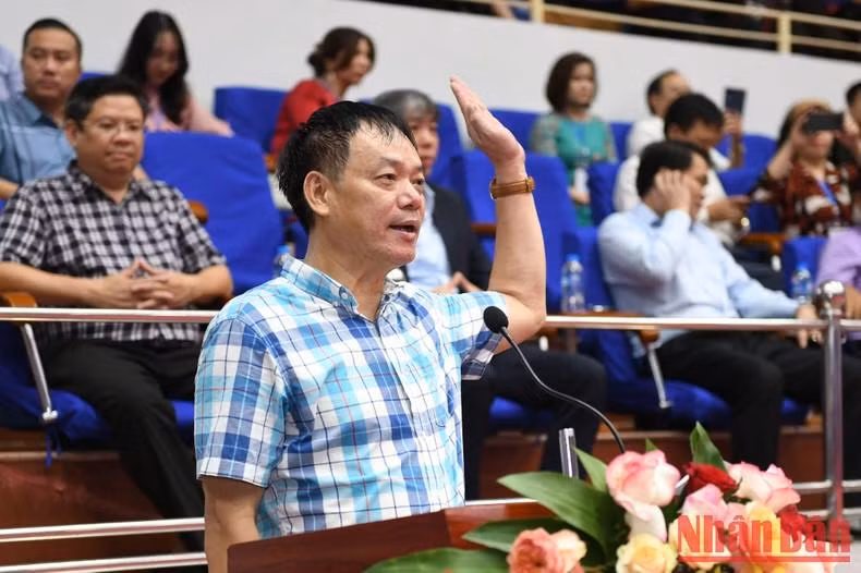 裁判组代表宣誓。 裁判组代表宣誓。