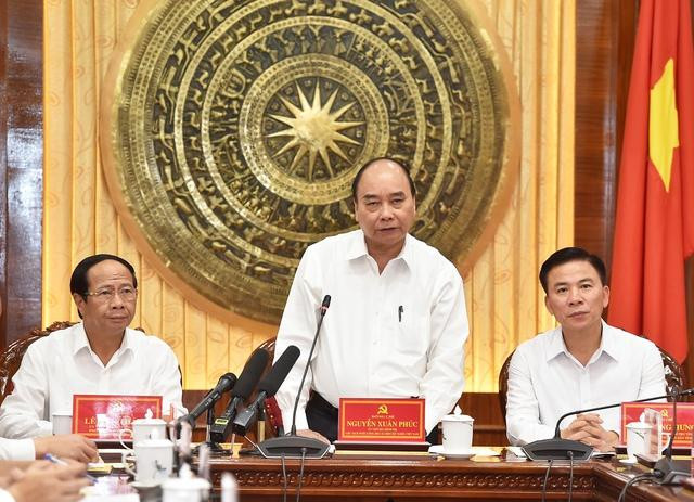 国家主席阮春福在会上发表讲话。