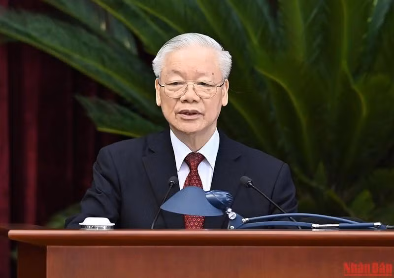 越共中央总书记阮富仲在会上致闭幕词。