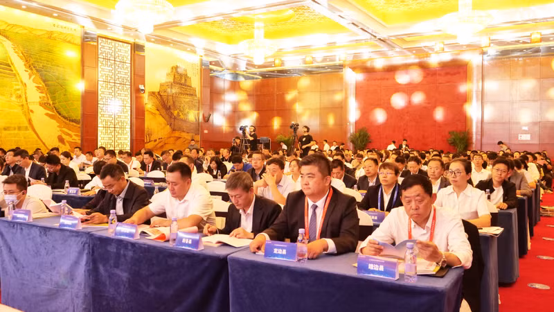 国际媒体代表出席2024年国际双碳产业创新发展交流活动。