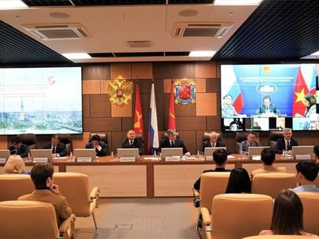 胡志明市与圣彼得堡市合作协议签署45周年纪念礼